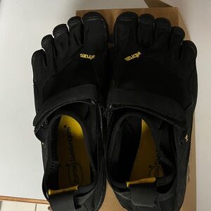 Vibram FiveFingers Black Toe Shoes